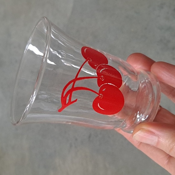 Vintage MCM Libbey Red Cherries Juice Glass | Shot Glass | Set of 4 - Picture 8 of 9